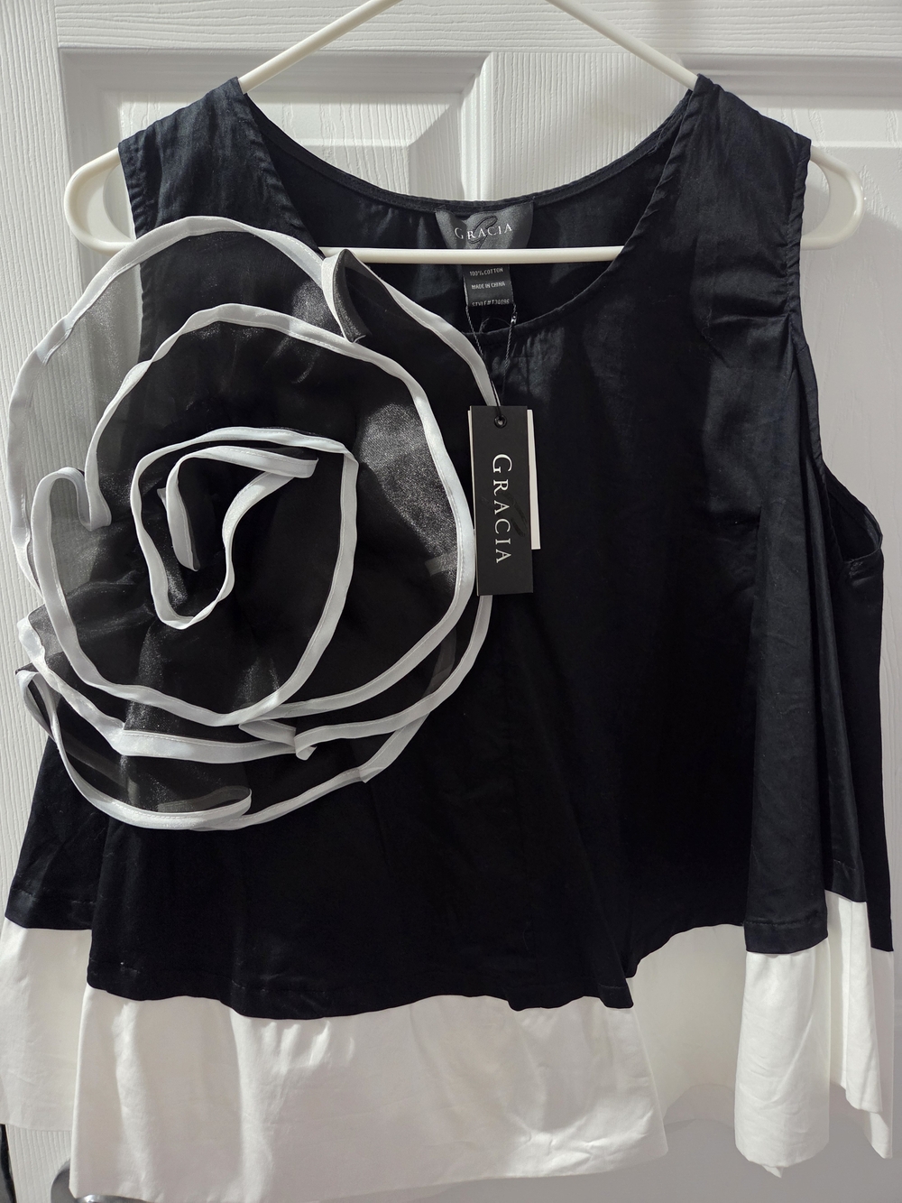 Gracia Women's Black and White Sleeveless Floral Accent Top